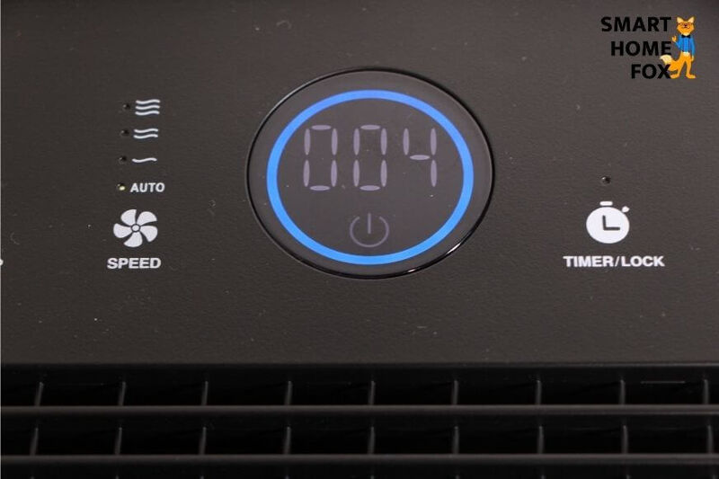 Das Display vom Medion MD 10378 leuchtet Blau und die Anzeige zeigt einen Partikelgehalt von 4 an